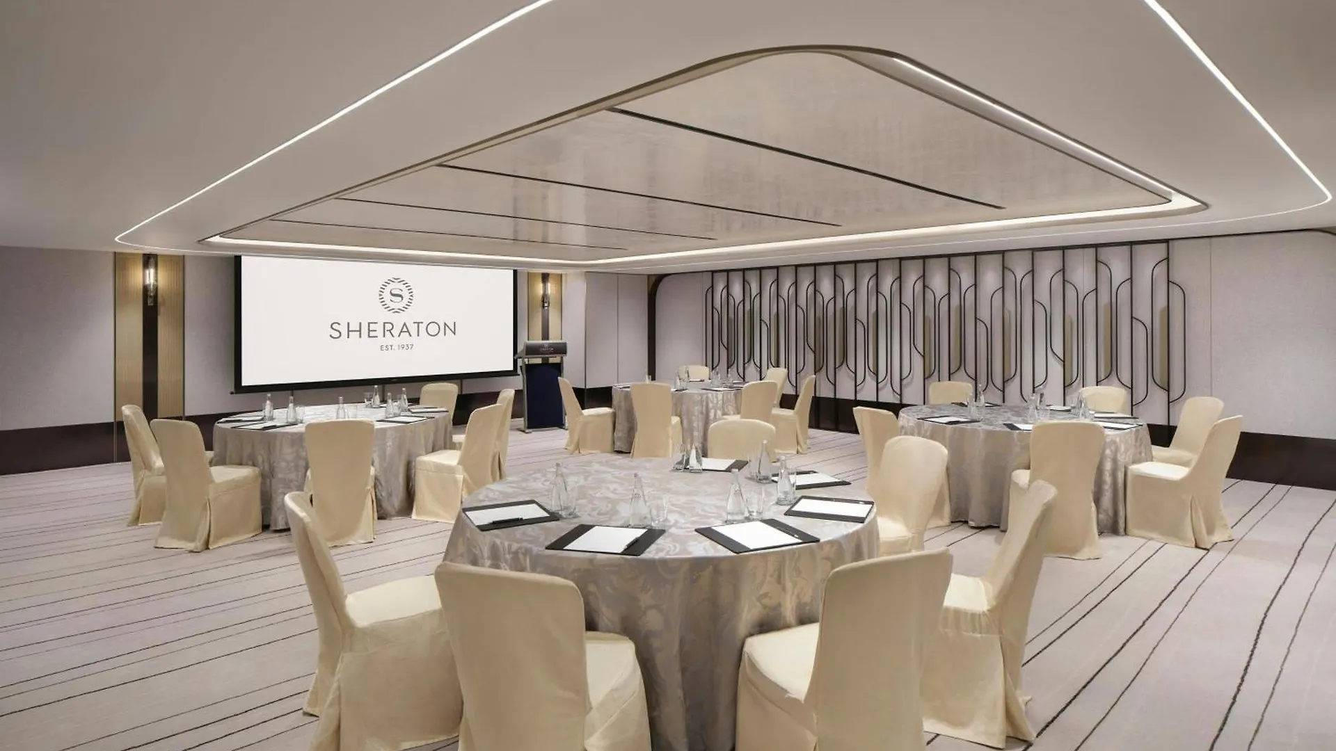 Sheraton Hong Kong Hotel & Towers 5*,