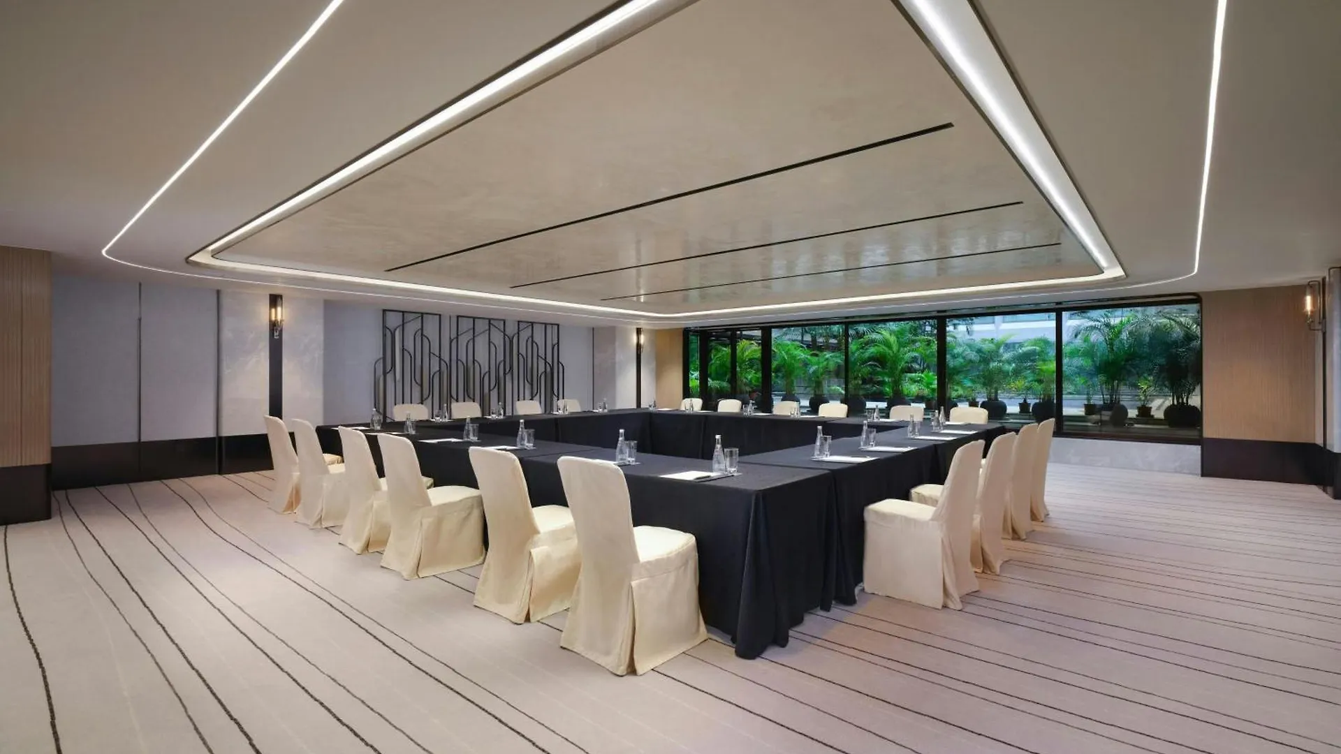 Sheraton Hong Kong Hotel & Towers 5*,  China