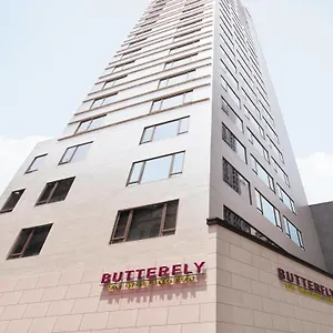 Отель Butterfly On Wellington,